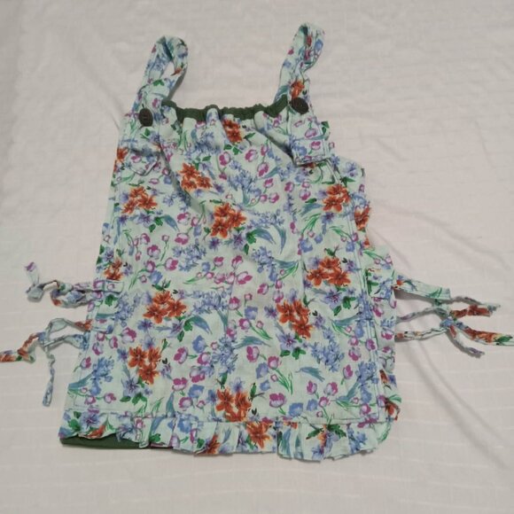 Chic floral cotton tank top apron with handmade cross ties at the back - Picture 1 of 5